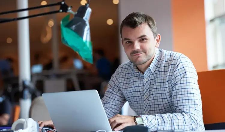 De l’entretien à l’intégration : comment réussir vos 90 premiers jours et démontrer votre valeur au sein d’une nouvelle équipe