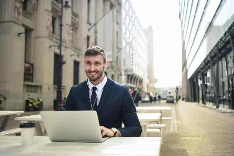 Créer un CV et un Portfolio Tech qui Sortent du Lot sur le Marché Européen