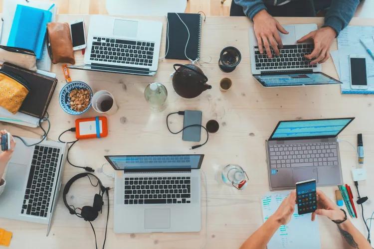 Au-delà des ATS : Comment construire un portfolio tech qui vous décroche un job en 2025